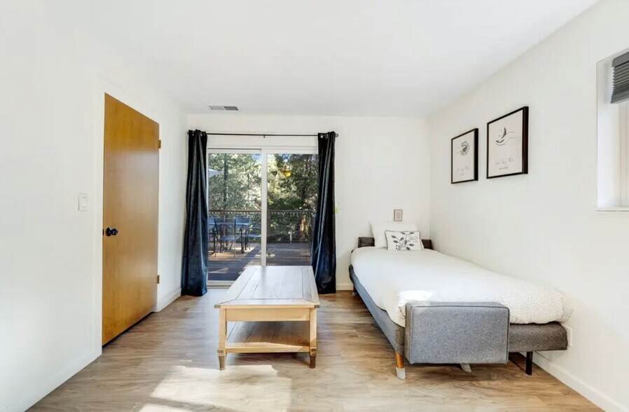 Building Photo - 19926 Pine Mountain Dr