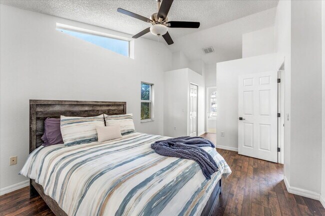 Building Photo - A vibrant 2-bedroom, 2-bathroom tropical retreat designed for both high-energy entertaining and l...