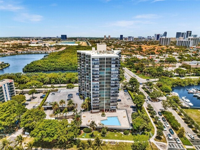 Building Photo - 3375 N Country Club Dr