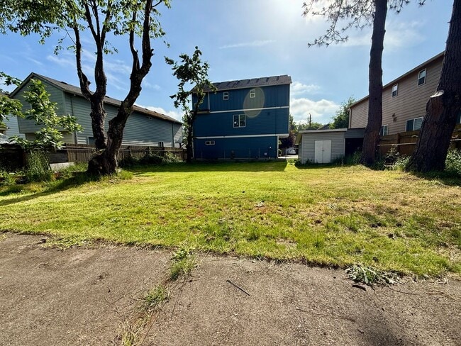Building Photo - Updated 3 Bedroom House in Powellhurst-Gil...