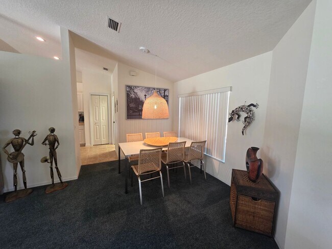 Building Photo - 982 N Foxrun Terrace