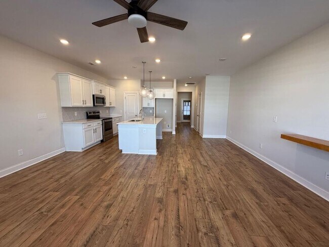 Building Photo - 5750 Dockside Dr