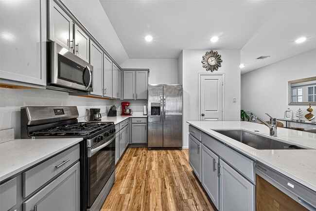 Building Photo - 27222 Woodridge Gln Dr