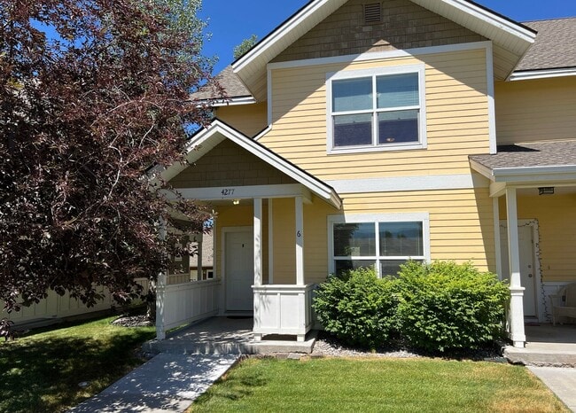 Primary Photo - Mid-Term Unfurnished, 3 Bed 2.5 Bath Condo