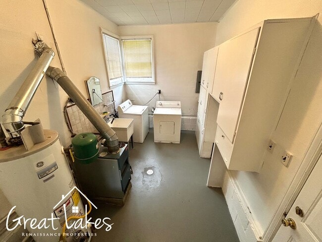 Building Photo - Stunning 3 Bedroom 1 Bathroom now availabl...