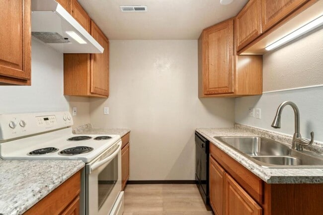 Building Photo - 119 Greenwood Dr