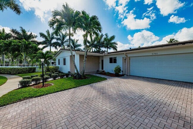 Building Photo - 5780 SW 18th St
