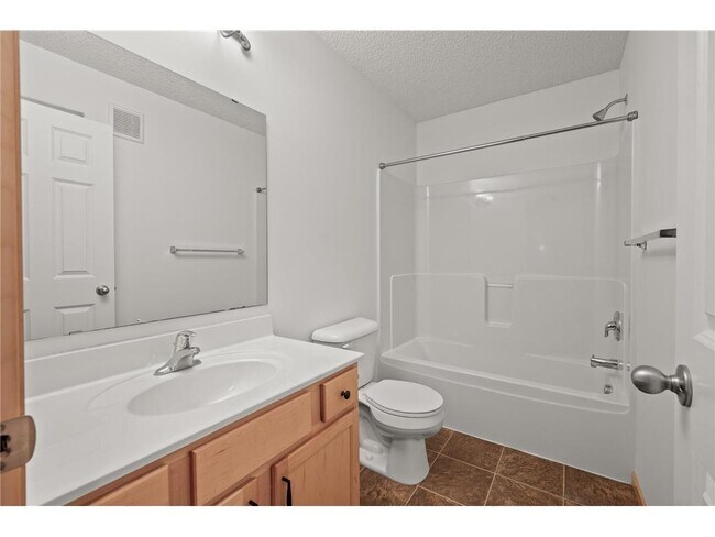 Building Photo - 9995 Wildflower Dr
