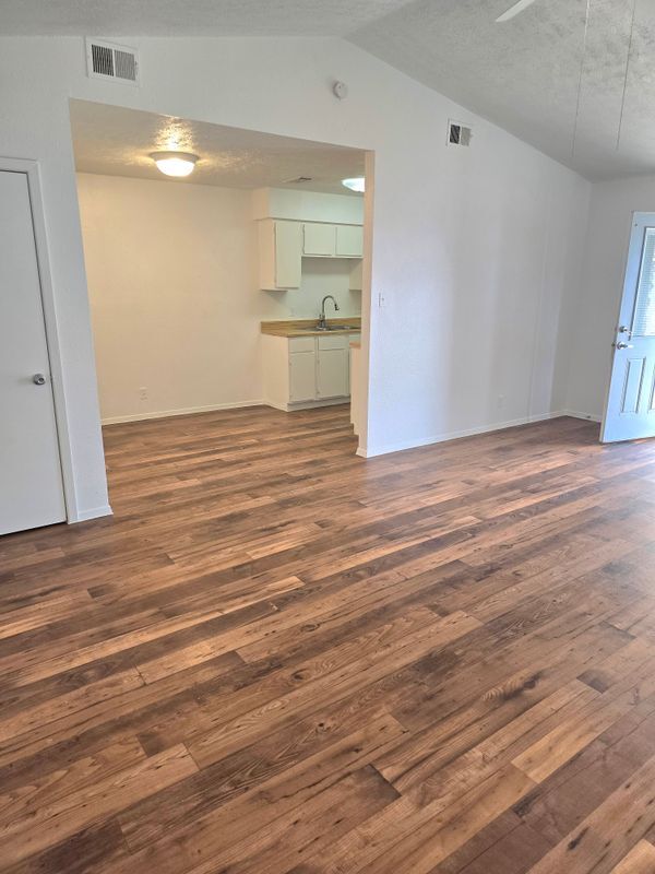 Building Photo - 15208 Spring Hill Ln