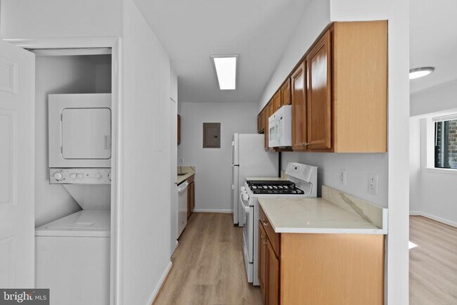 Building Photo - 13 Silverwood Cir