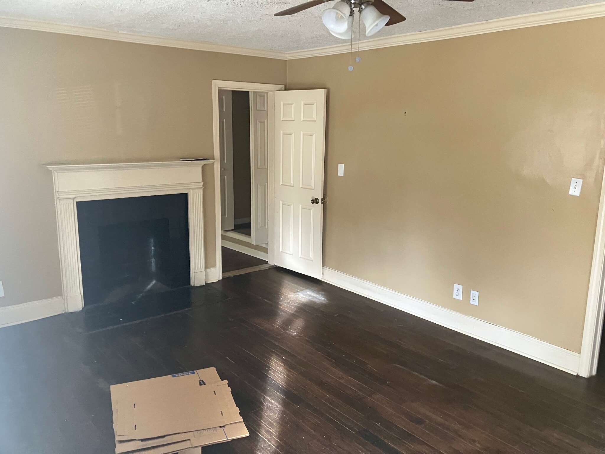Living Room - 1340 Lorenzo Dr SW