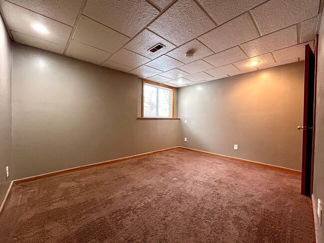 Building Photo - Four Bedroom Duplex in Kentwood - $400 OFF your 1st Month, Move-in by 2/15/26