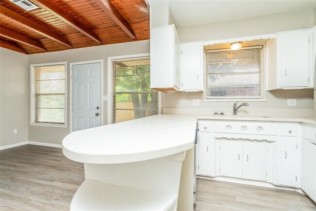 Building Photo - 9712 Mahler Pl