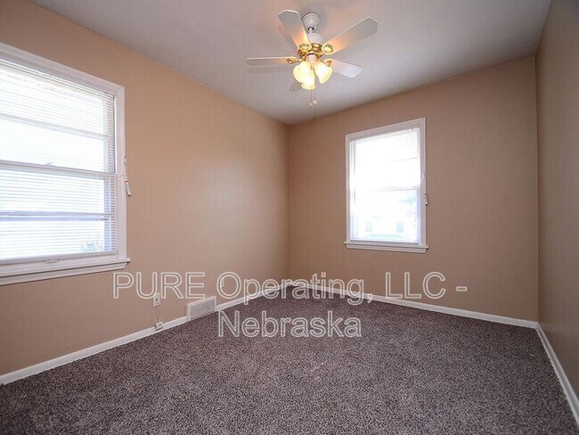 Building Photo - 210 N 32nd Ave