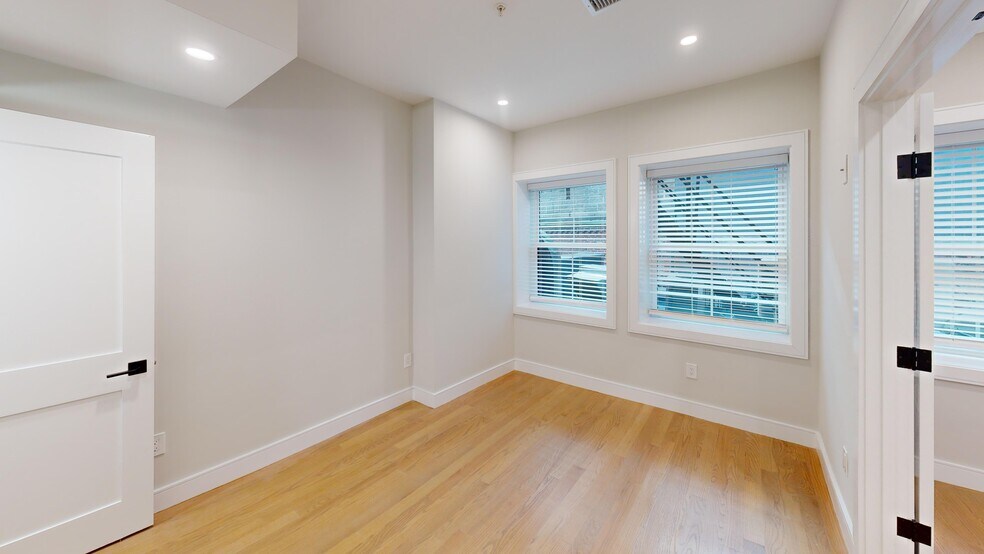 Building Photo - 216 Tremont St