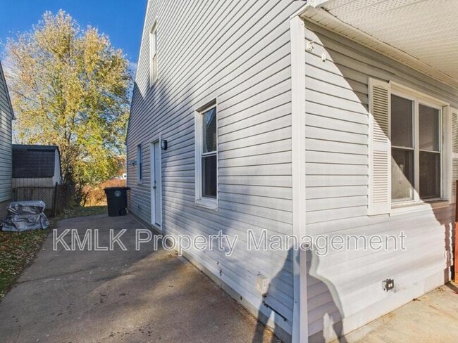 Building Photo - 2475 Ogden Ave