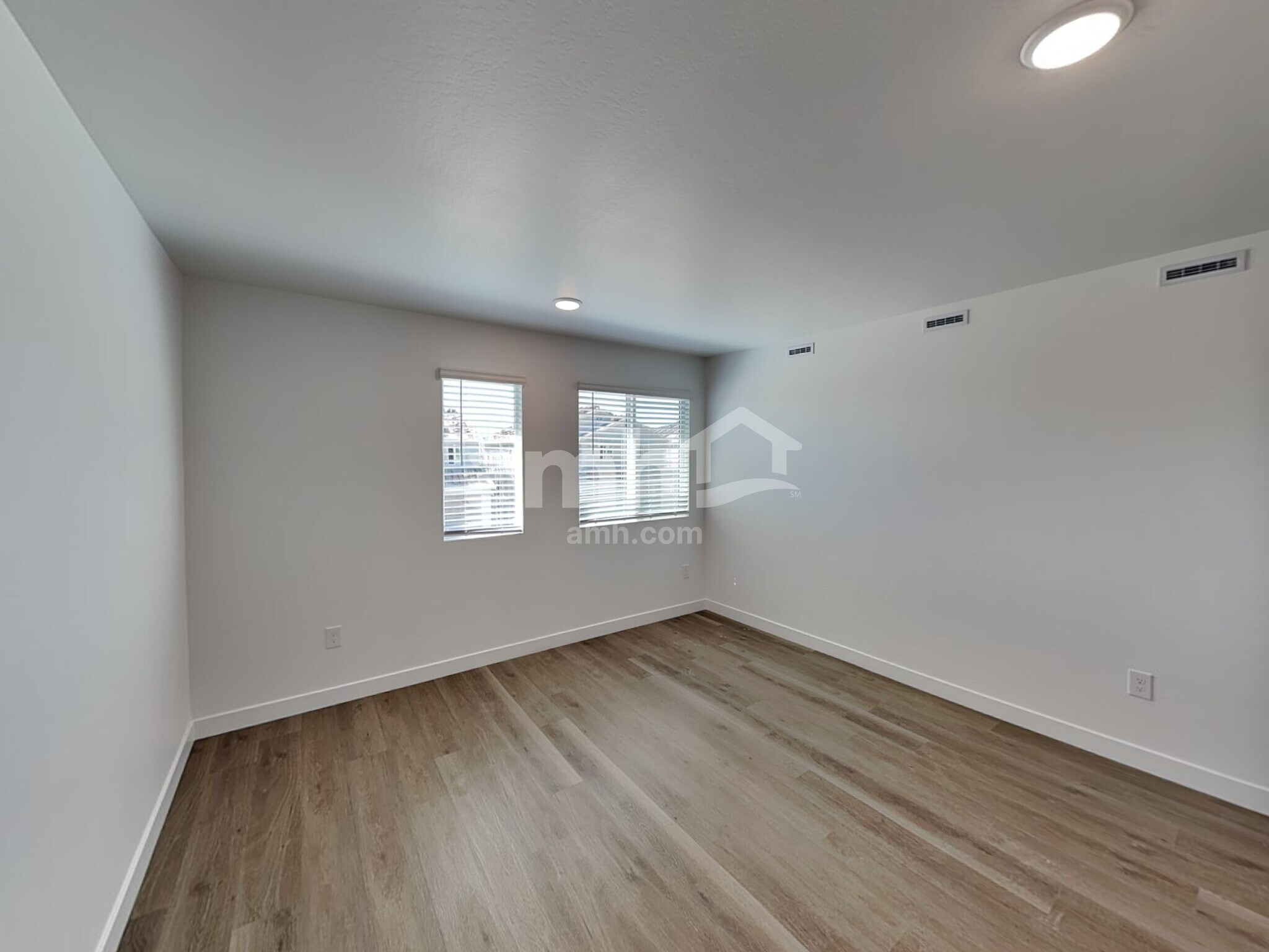 Building Photo - 9720 W Parkway Dr