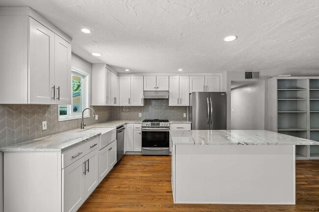 Primary Photo - 295 Orange Ave