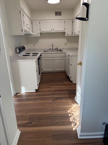 Building Photo - 1641 Forest Ave