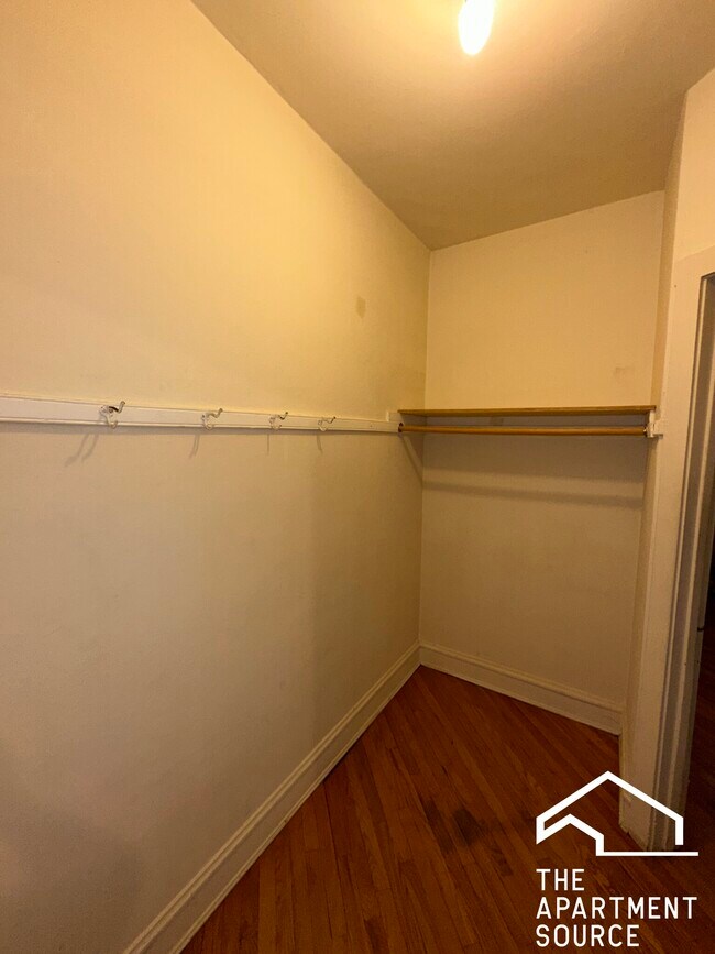 Building Photo - 1307 Oak Ave