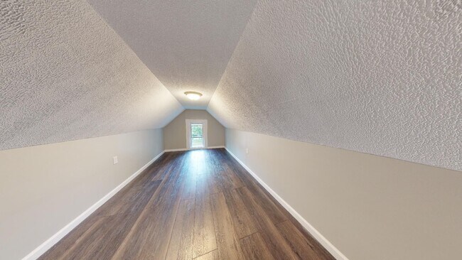 Building Photo - Clark/Fulton - 4 bed/1 bath - Single Family Home