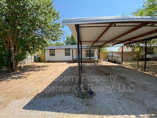 Building Photo - 1100 SE 9th St