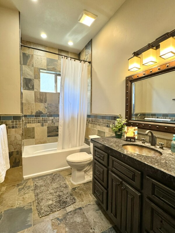 Building Photo - 658 S 1920 W