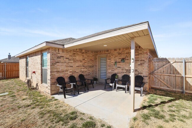 Building Photo - 3/2/2 Rental in the Meadows ~ 1743 Wesleyan!