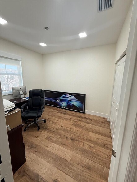 Building Photo - 11128 W 32nd Ln