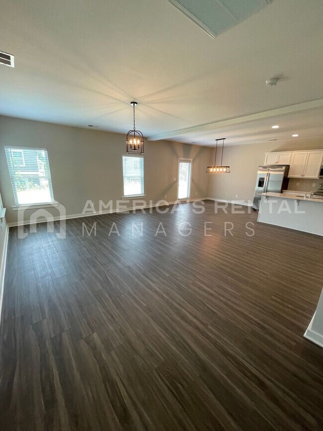Building Photo - 298 Shiloh Creek Dr