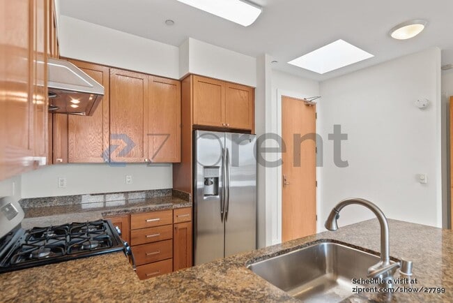 Building Photo - Unit 604