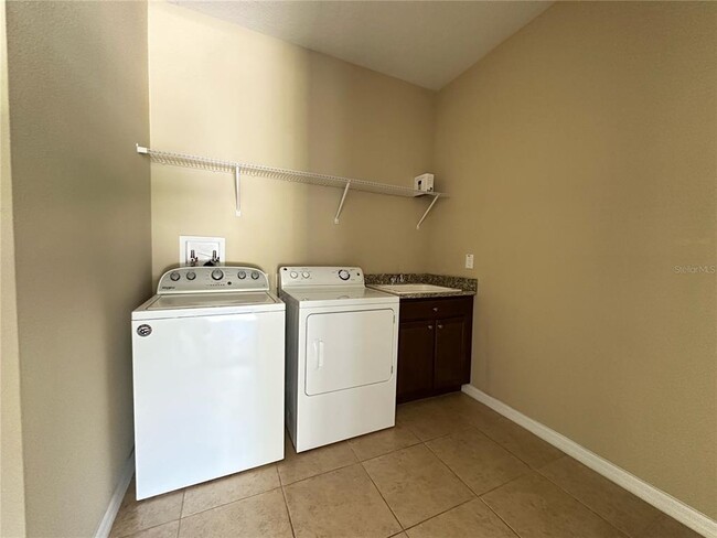 Building Photo - 13330 Longacre Dr