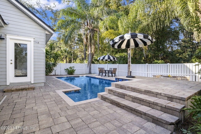Building Photo - 781 Paradise Ln
