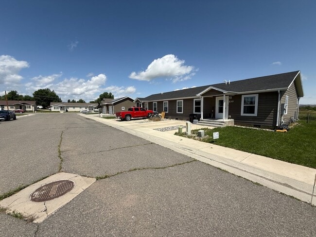 Building Photo - 220 Riverwood Dr