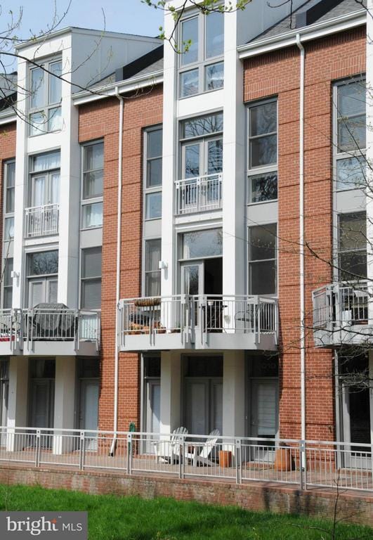 Building Photo - 2010 N Westmoreland St