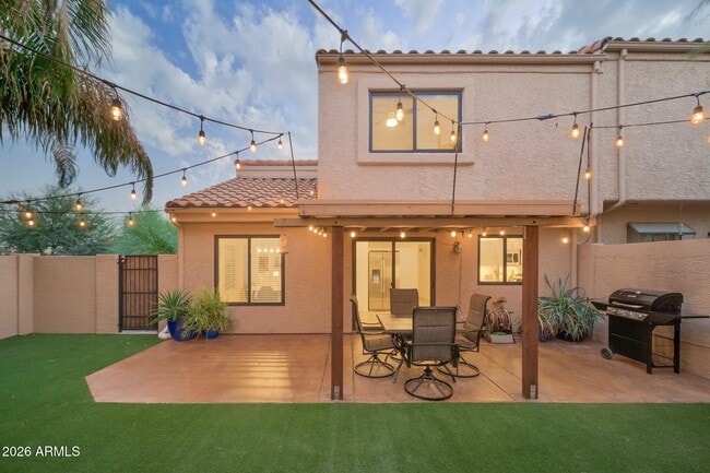 Building Photo - 322 E Bluebell Ln