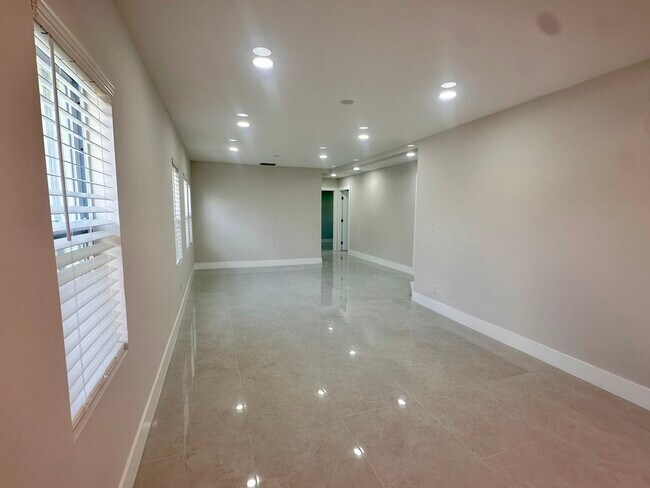 Building Photo - 2117 SW 62nd Ave