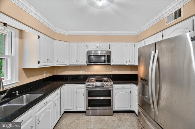 Building Photo - 14917 Brownstone Dr