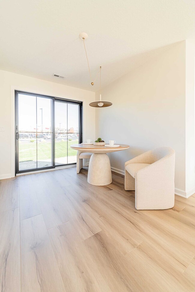 Building Photo - 14550 South Ave