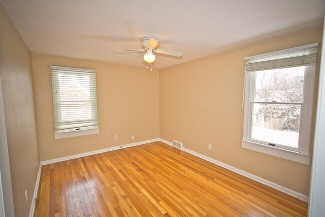 Building Photo - 1433 Henrietta St