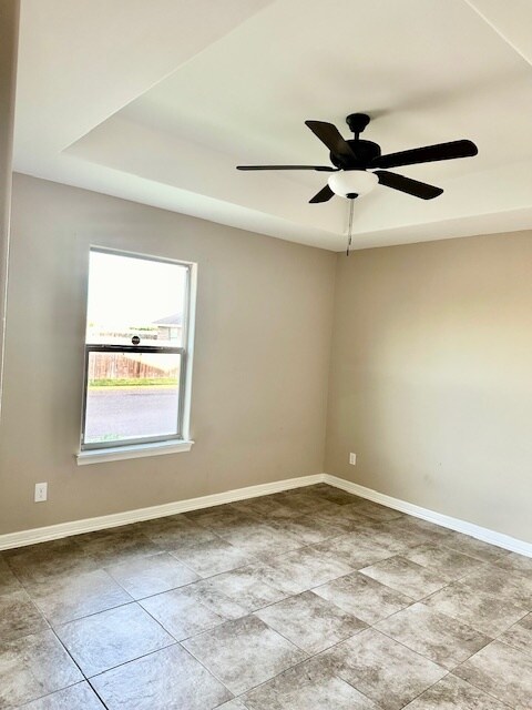 Building Photo - 2017 Treasure Oaks Dr