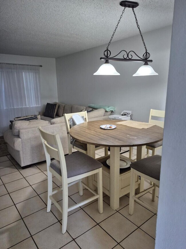 Building Photo - 560 SE 2nd Ave