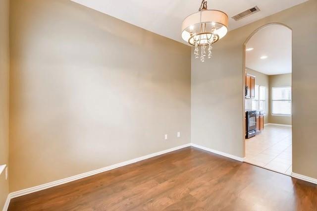 Building Photo - 1400 Chestnut Dr