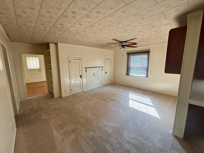 Building Photo - 6919 Deep Springs Rd