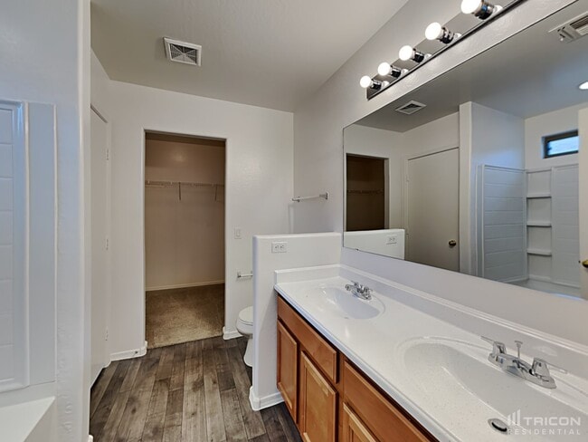 Building Photo - 2364 E Meadow Lark Way