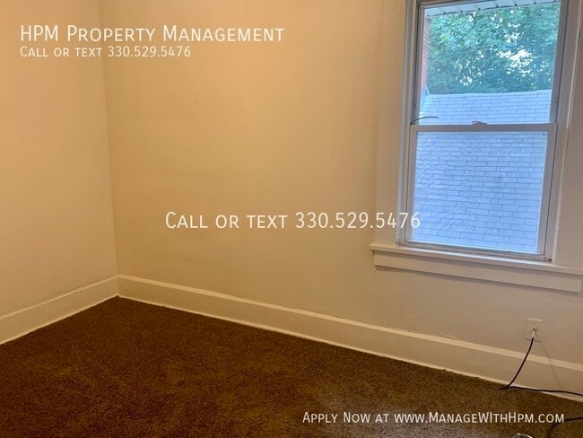 Building Photo - 1729 Edwards Ave NE