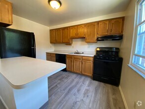 Building Photo - Magnificent 3 Bedroom Townhome with Garage...