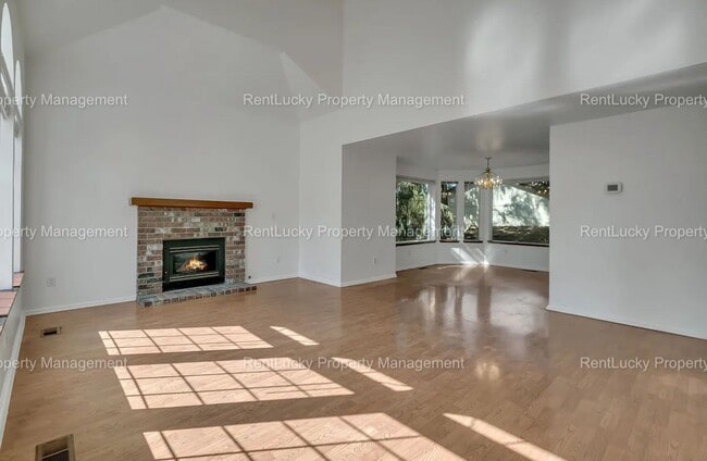 Building Photo - Beautifully Maintained 3-Bedroom Home in Prime Federal Way Location