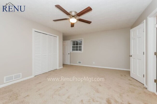 Building Photo - Now available 3 bedrooms 2 baths!