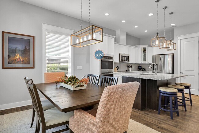 Building Photo - Beautiful custom home in Hampton Lake!